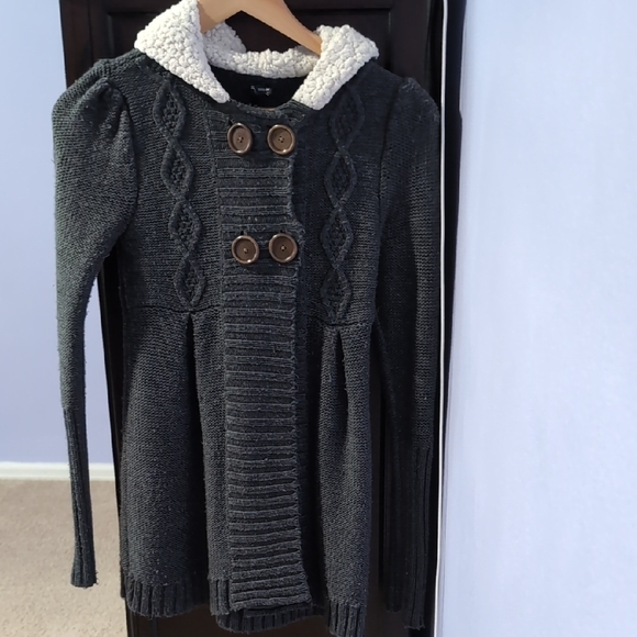 Take Out Charcoal Cardigan with Cream Hood - Picture 1 of 4